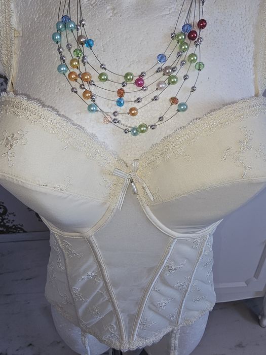 Gorset do pończoch w kolorze kości słoniowej rozm 75F Marie Lingerie