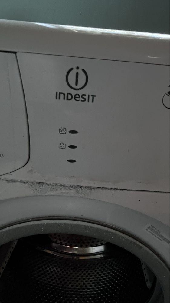 Продам стиральную машину INDESIT