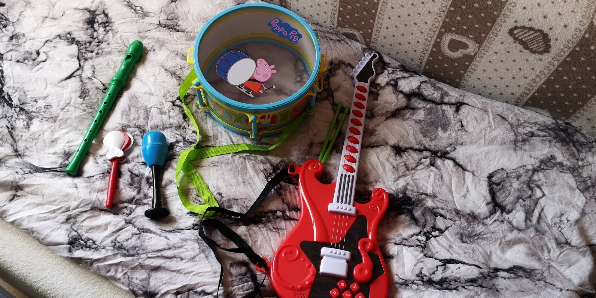 Zestaw instrumentów dla dzieci. Bęben, gitara, flet i inne