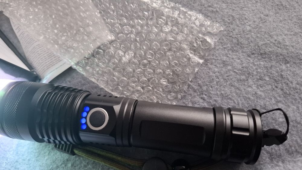 Latarka led 2000 lumen 1000m zasięgu P50