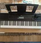 Keyboard Yamaha PSR E383 z dynamiczna klawiatura