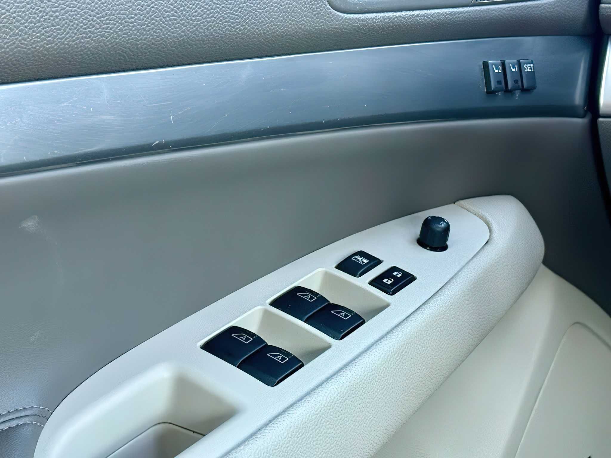 Infiniti G37      2013