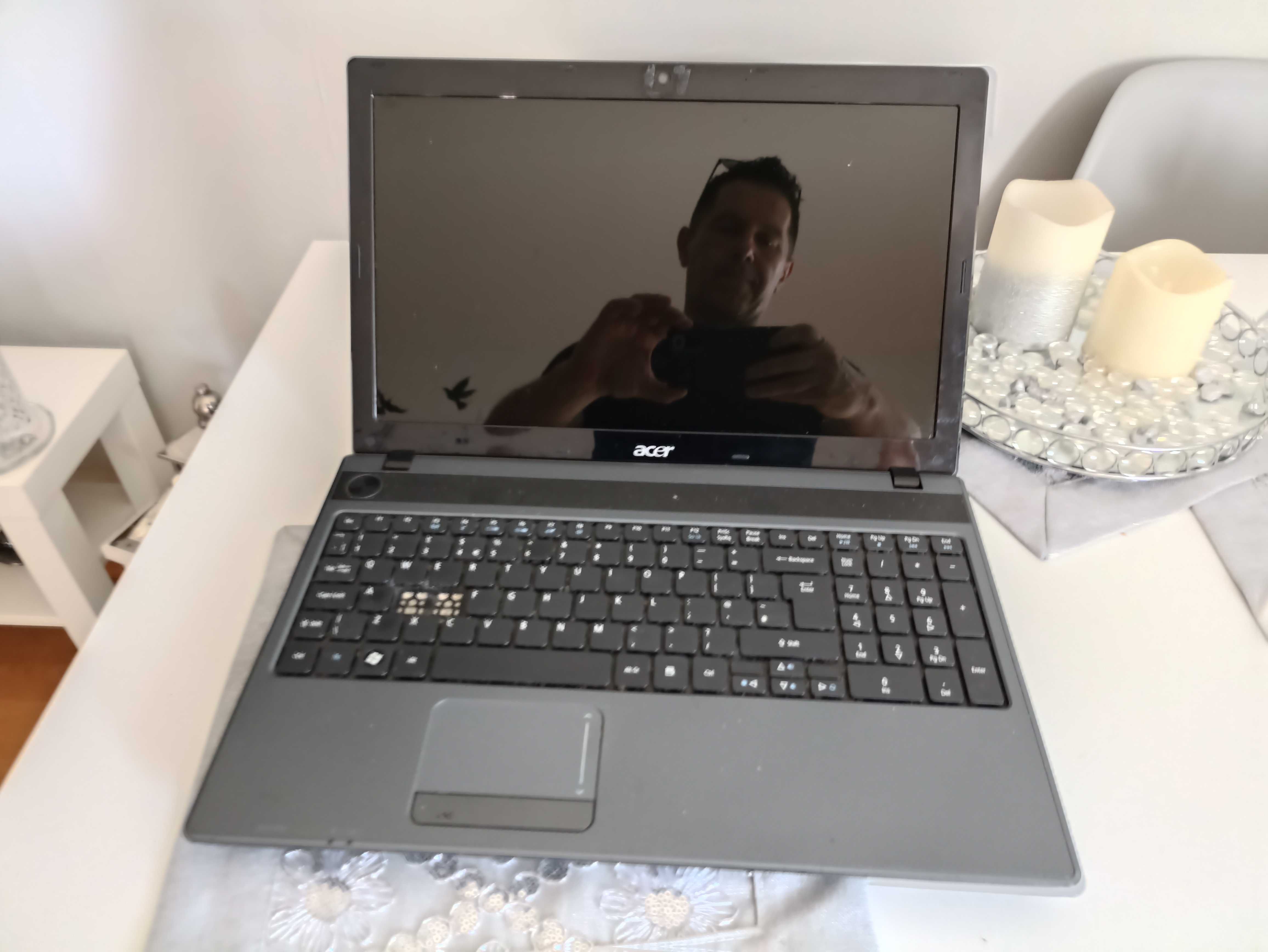 Laptop Acer Aspire 5733 z ładowarką