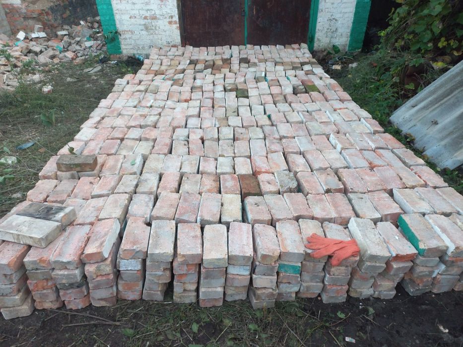 Продам красный кирпич.