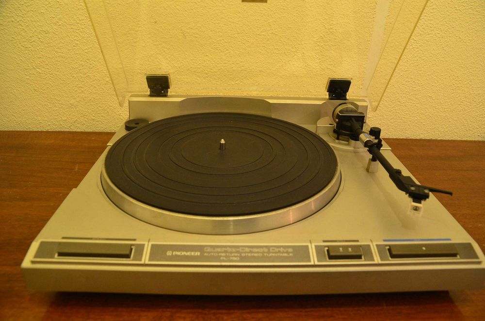 Gira Discos Pioneer PL-750 Direct drive