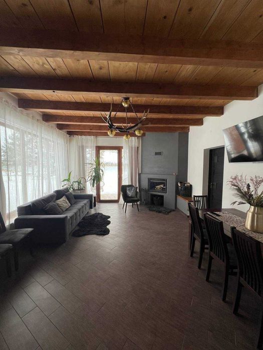 Будинок|Вілла в оренду на березі озера /10 осіб