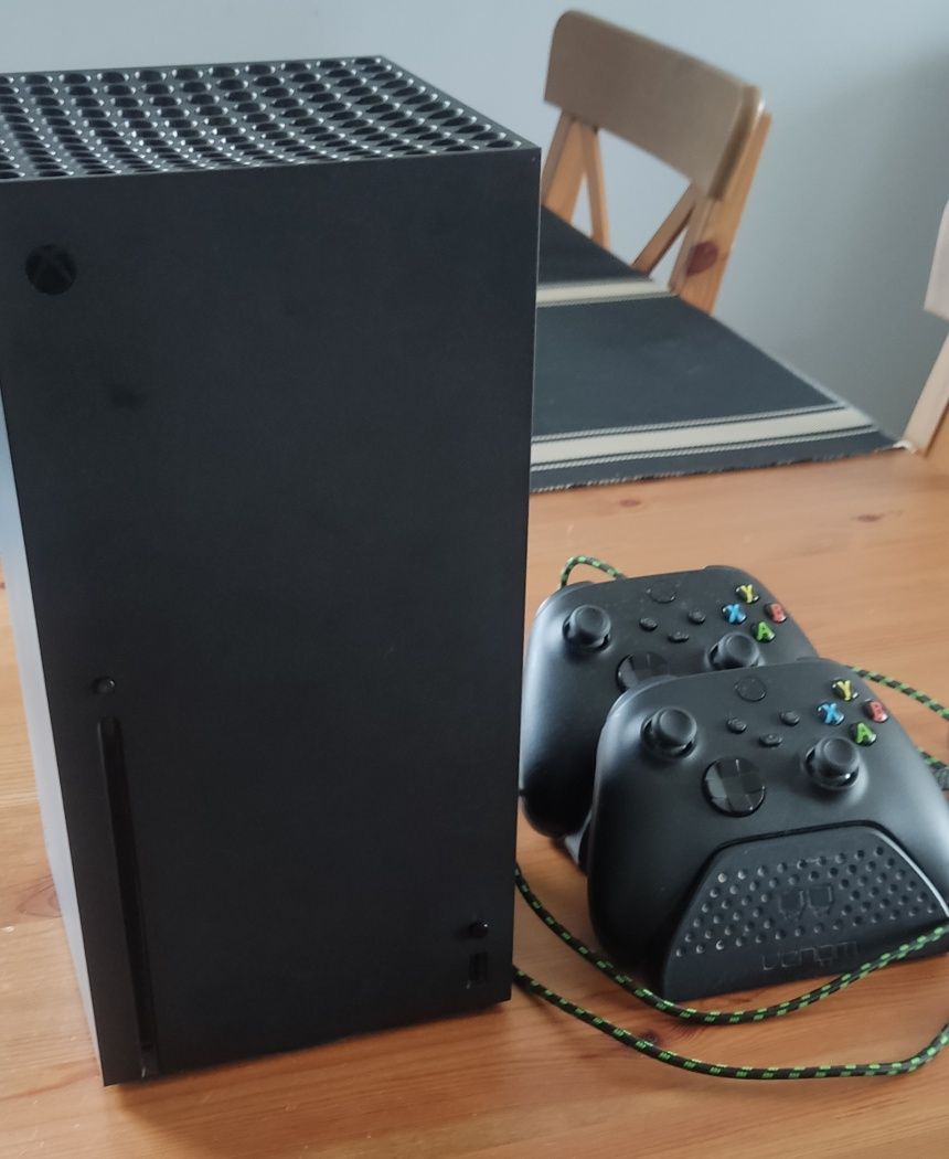 Xbox Series X + 2 pady (Hall Effect) + stacja ładująca + 2 gry !