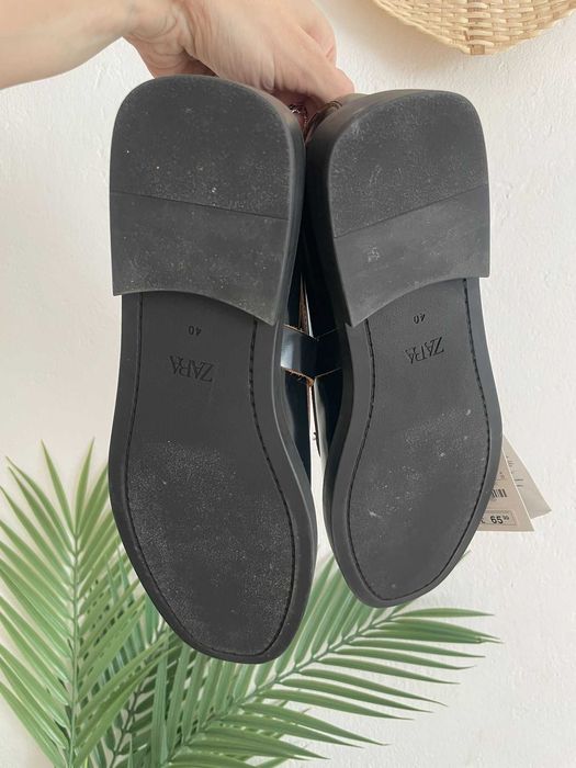 Zara mokasyny czarne skórzane skóra naturalna lakierowane klamry 40 26