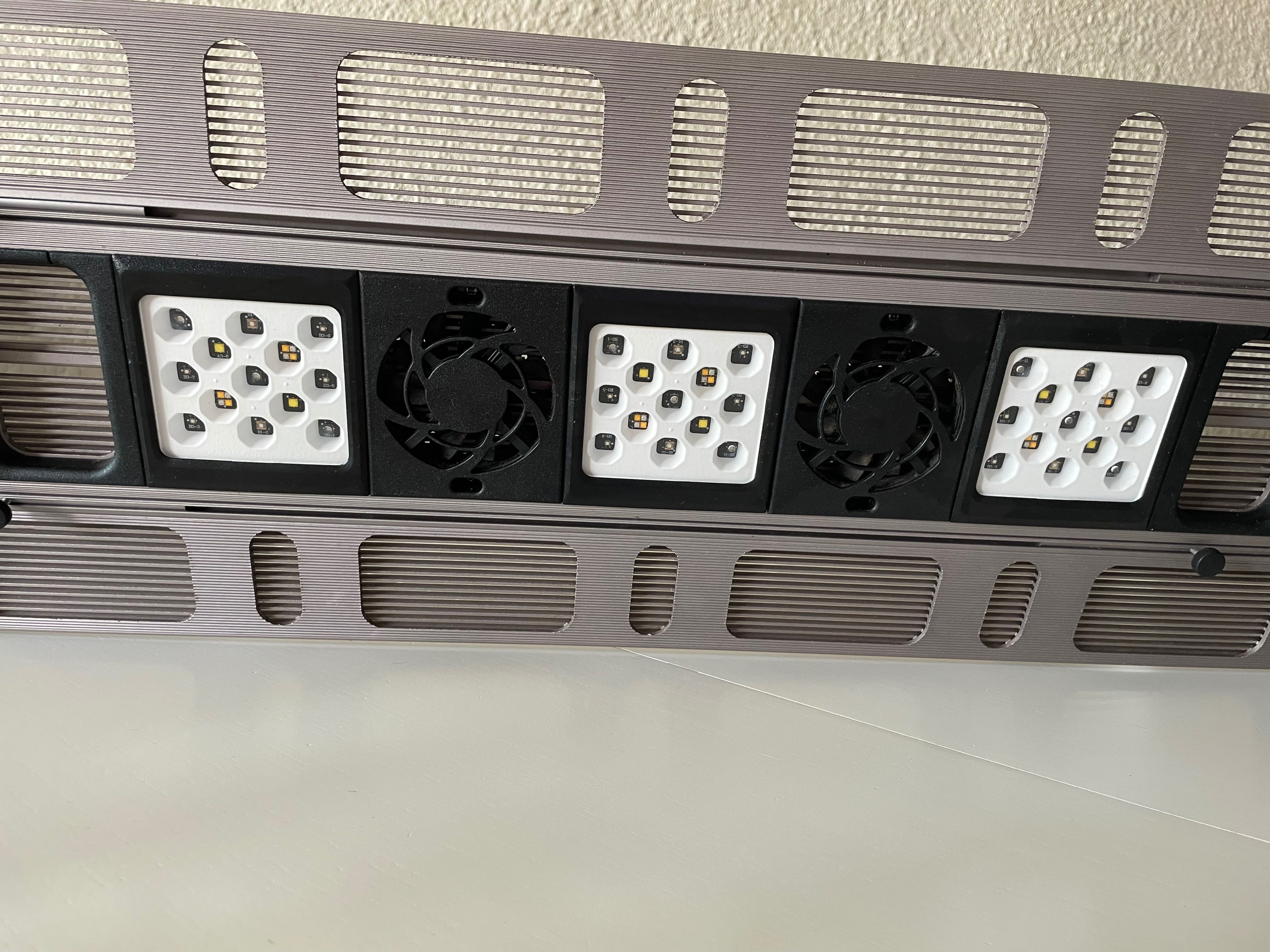 Akwarystyka morska lampa LED Maxspect Razor R420R