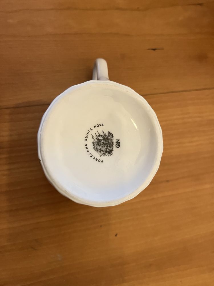 Conjunto de louça para cha e ou café em porcelana Quinta Nova