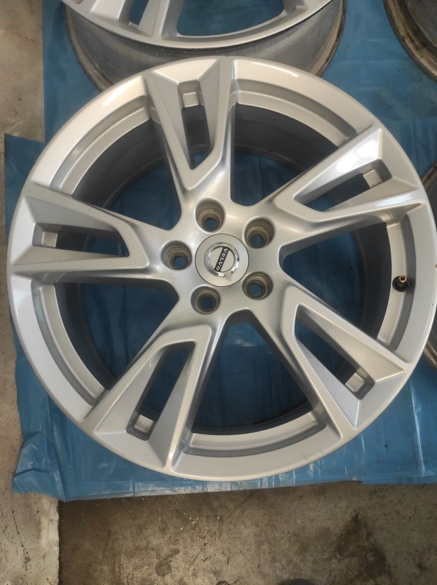 305 Felgi aluminiowe ORYGINAŁ VOLVO R 18 5x108 otwór 63,3 Bardzo Ładne