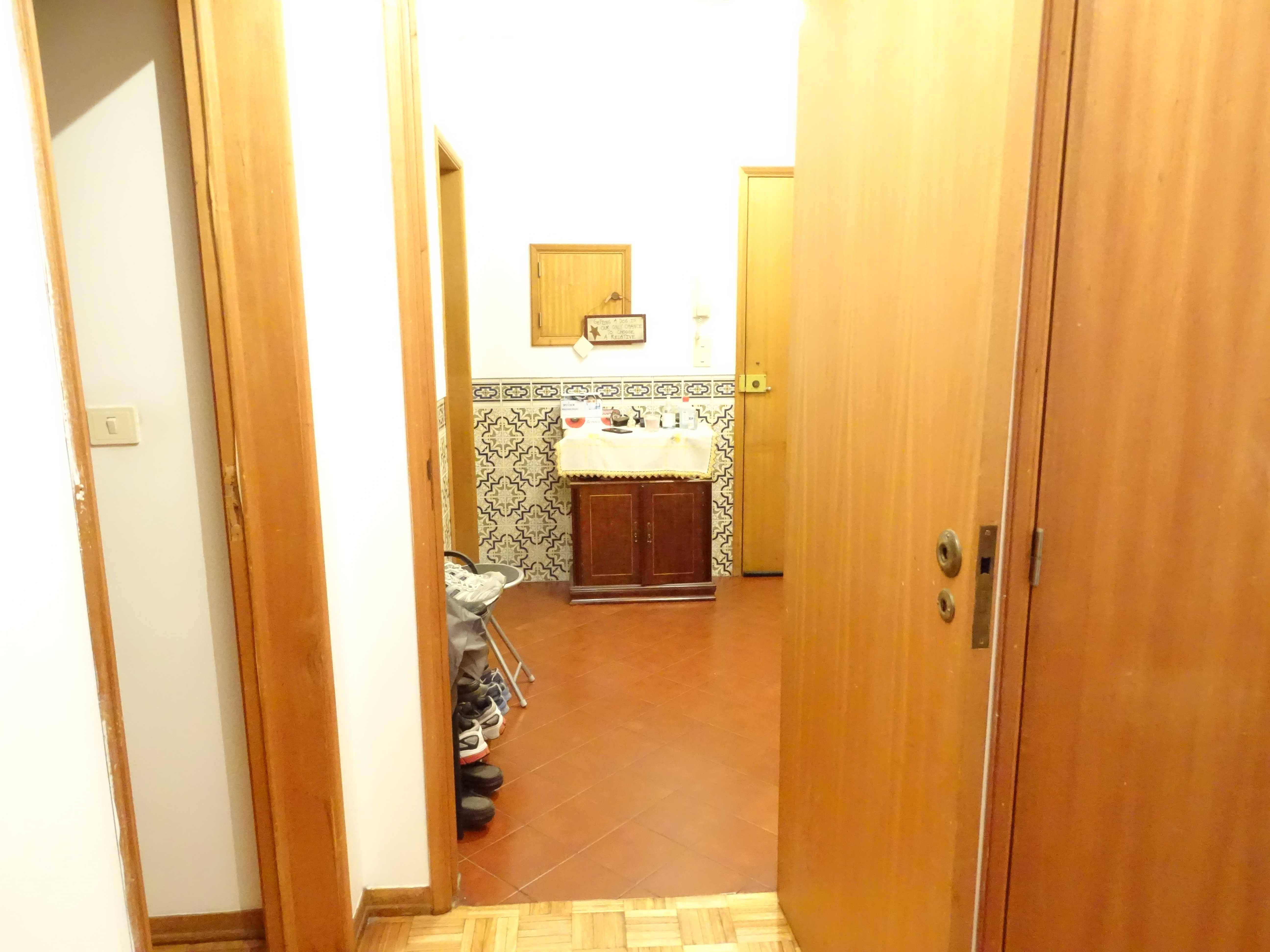 Alugo apartamento T3