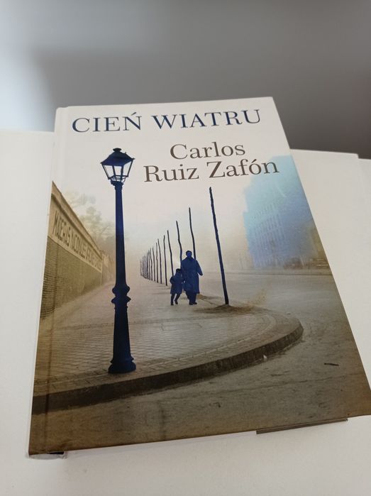 Książka - Cień wiatru - Carlos Ruiz Zafon