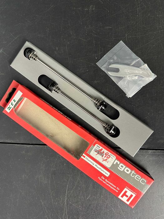 Zaciski antykradzieżowe ERGOTEC przód + tył (czarne)