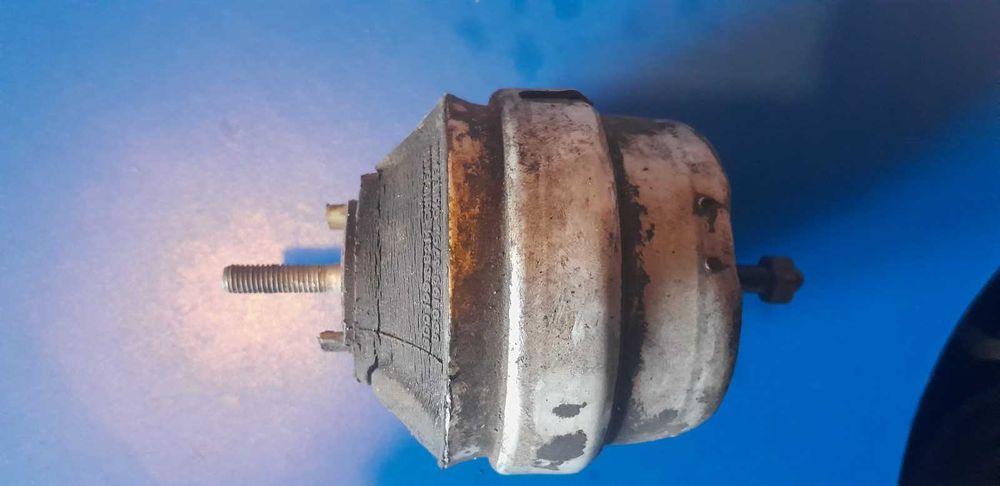 Poduszka silnika 8D0'199379 Audi A4 B5 Vw Passat 1.8T 8D0'199382M 379J