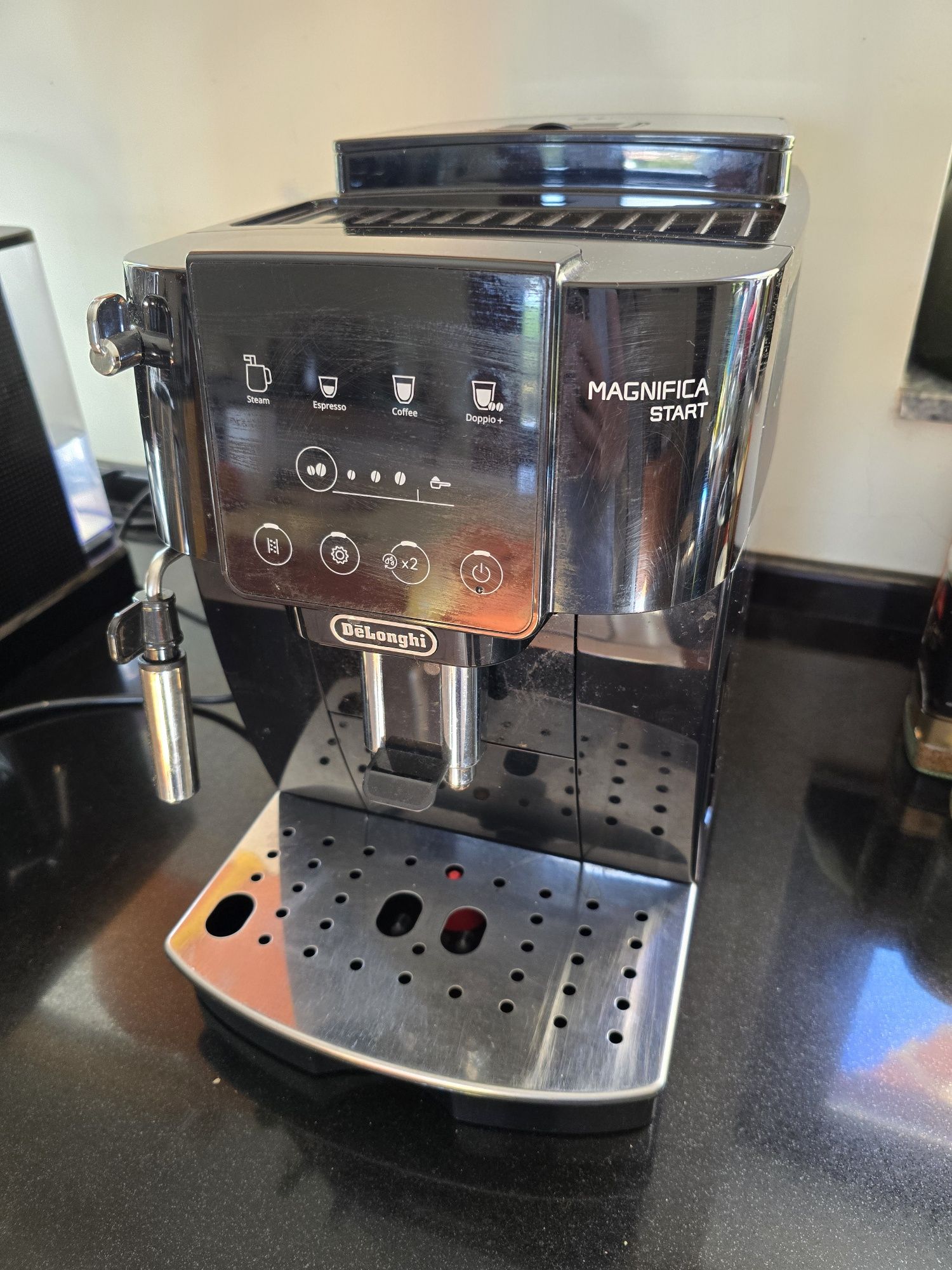 Máquina café automática Delonghi Magnifica Start