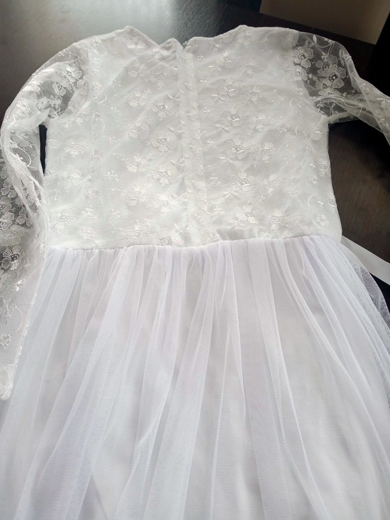 Elegancka sukienka tiulowa