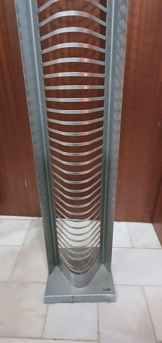 Porta cds dvds blueray etc como novo muito util.
Suporta 50 capas