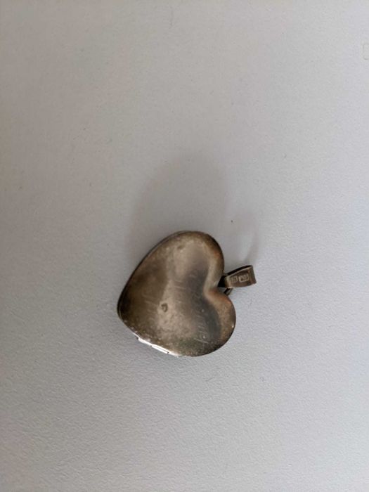 Sekretnik ze srebra wisior misterny dekor serce