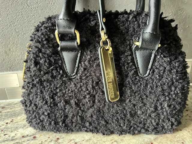 Steve Madden - urokliwa torebeczka z futerka ze zdobieniami