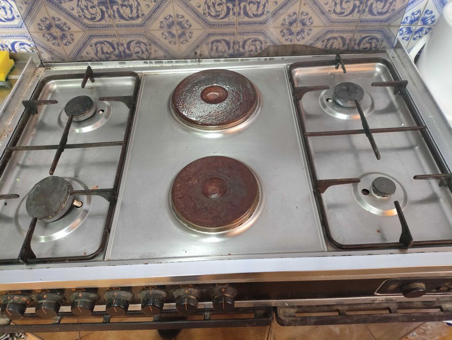 Fogão Ariston – Gás + Placas Eléctricas
