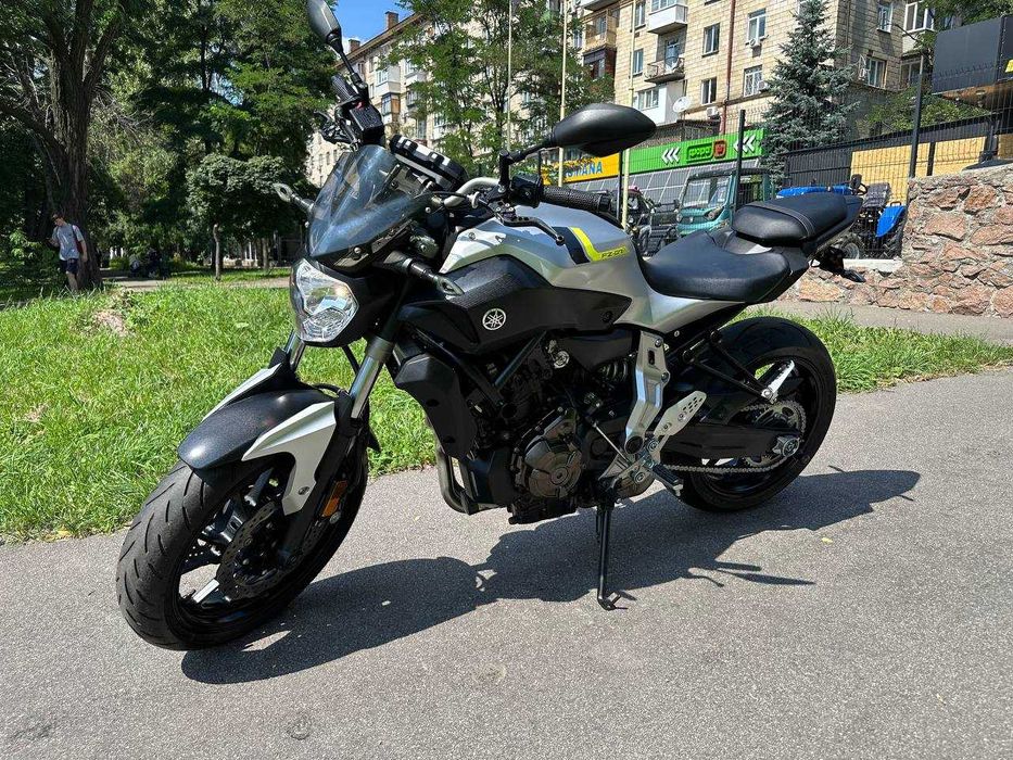 Мотоцикл Yamaha MT-07 2017 рік