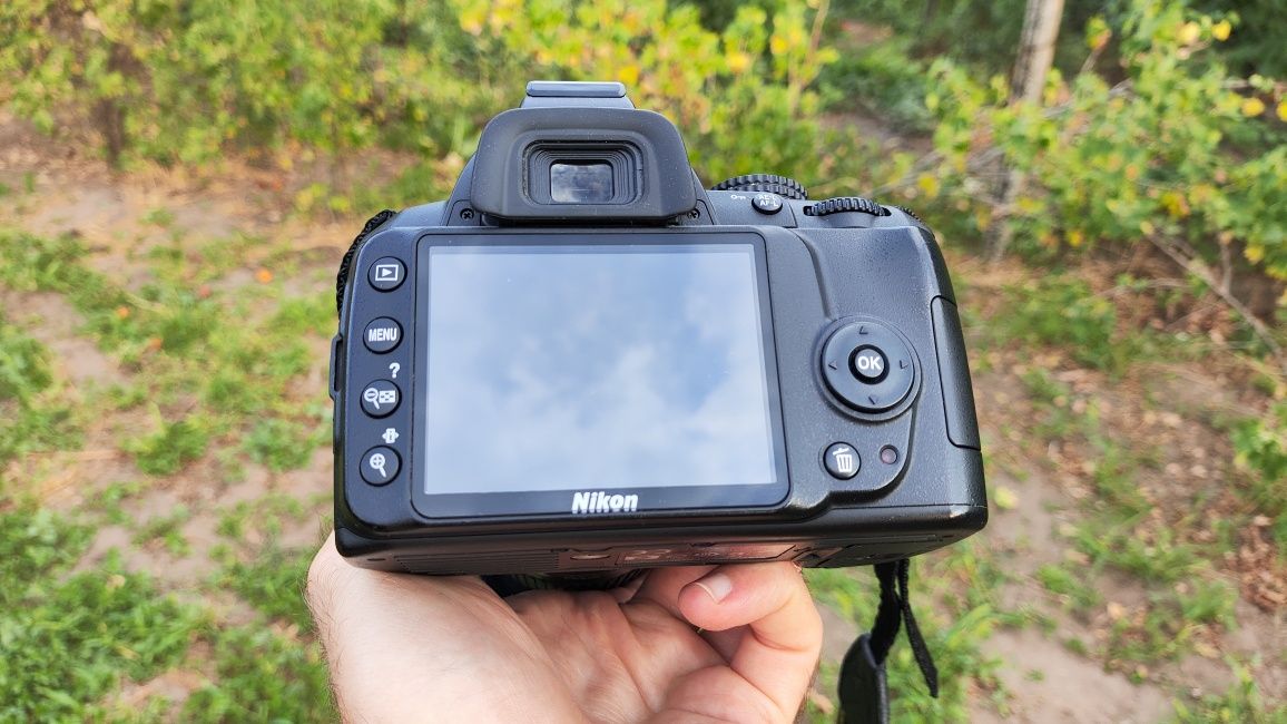 Nikon D3000+55-200 ED 1100-Пробег Зеркалка зеркальный фотоаппарат