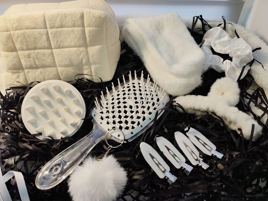 Пухнастий подарунковий боксик в білому кольорі, для дівчини!!!