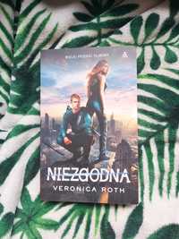 "Niezgodna" Veronica Roth