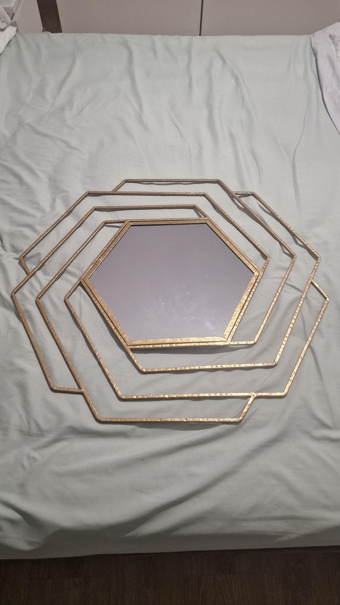 Espelho dourado. Metallico