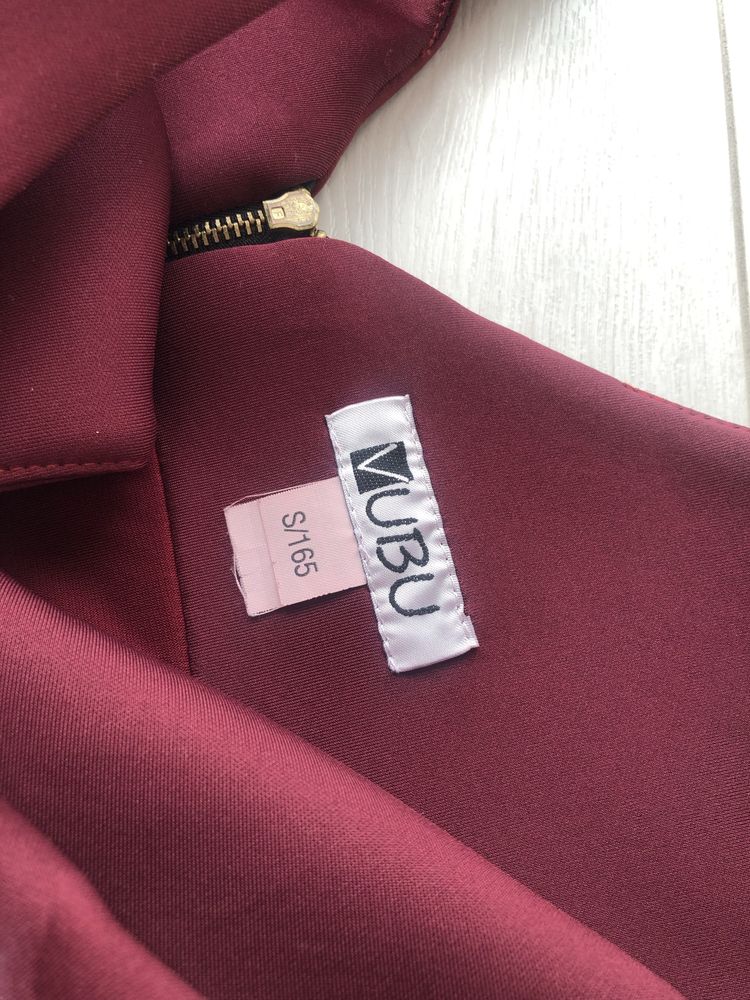 Sukienka bordowa burgundowa z pianki z baskinka S 165 vubu