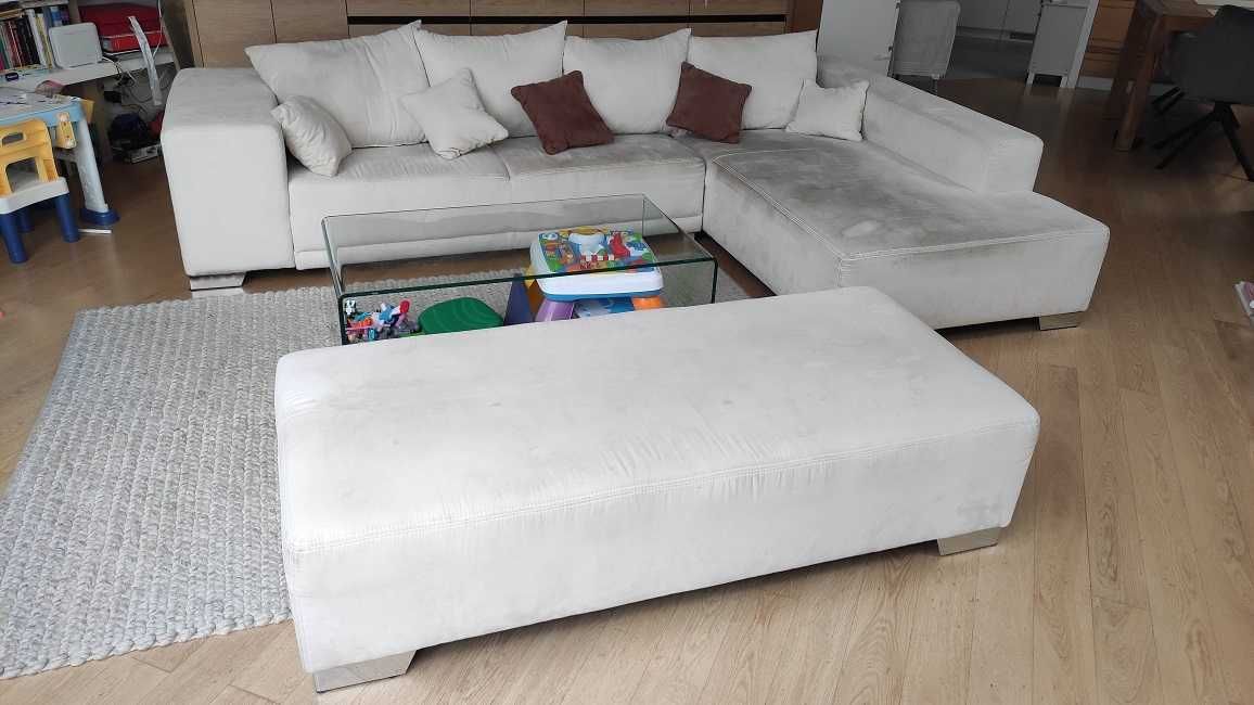 włoska, używana sofa narożna z alkantary