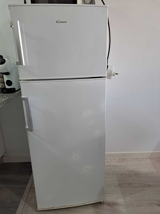 Geladeira bem conservada