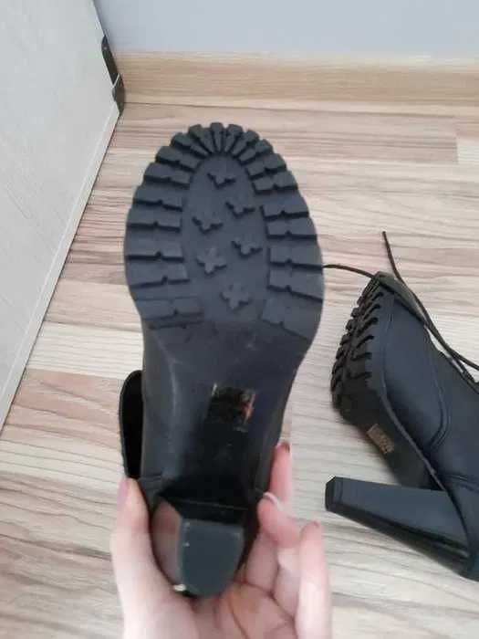 Czarne modne buty na obcasie rozm 36