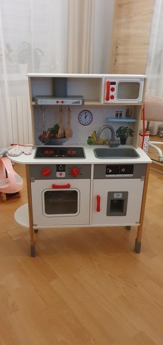 Kuchenka, akcesoria i lodówka