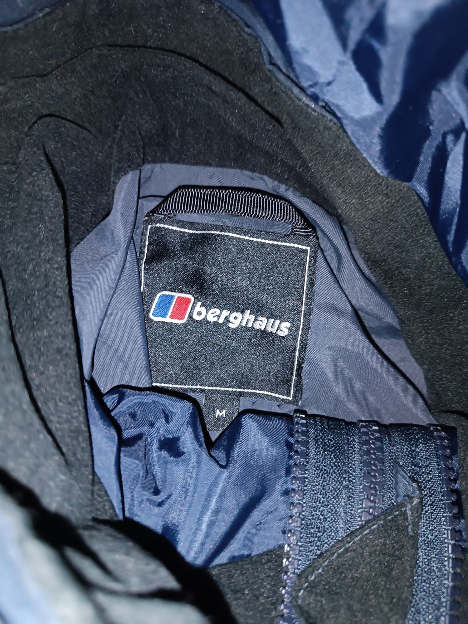 Вітровка Berghaus в хорошому стані