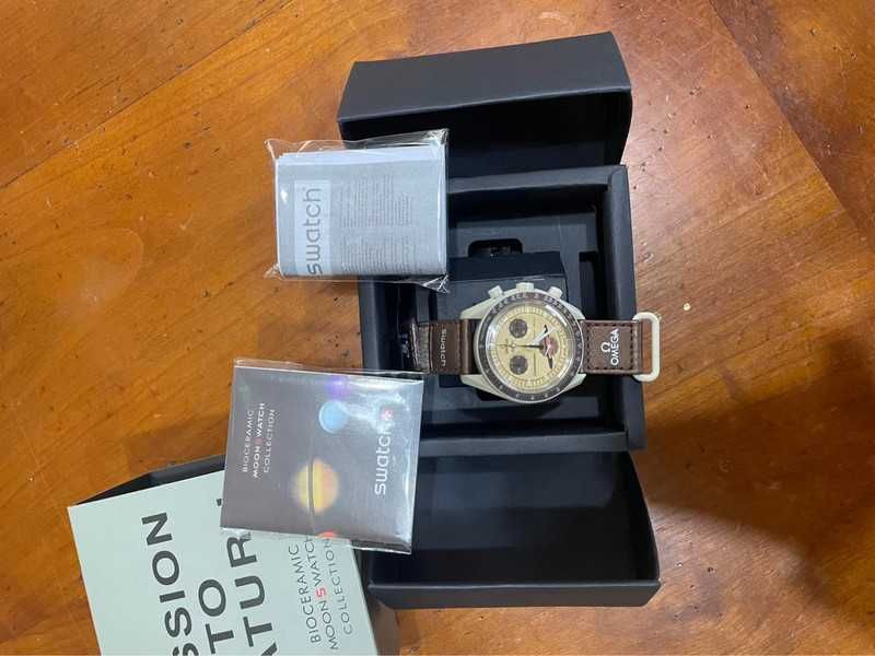 Omega x Swatch SO33T100 Saturn: Must-have dla Kosmików