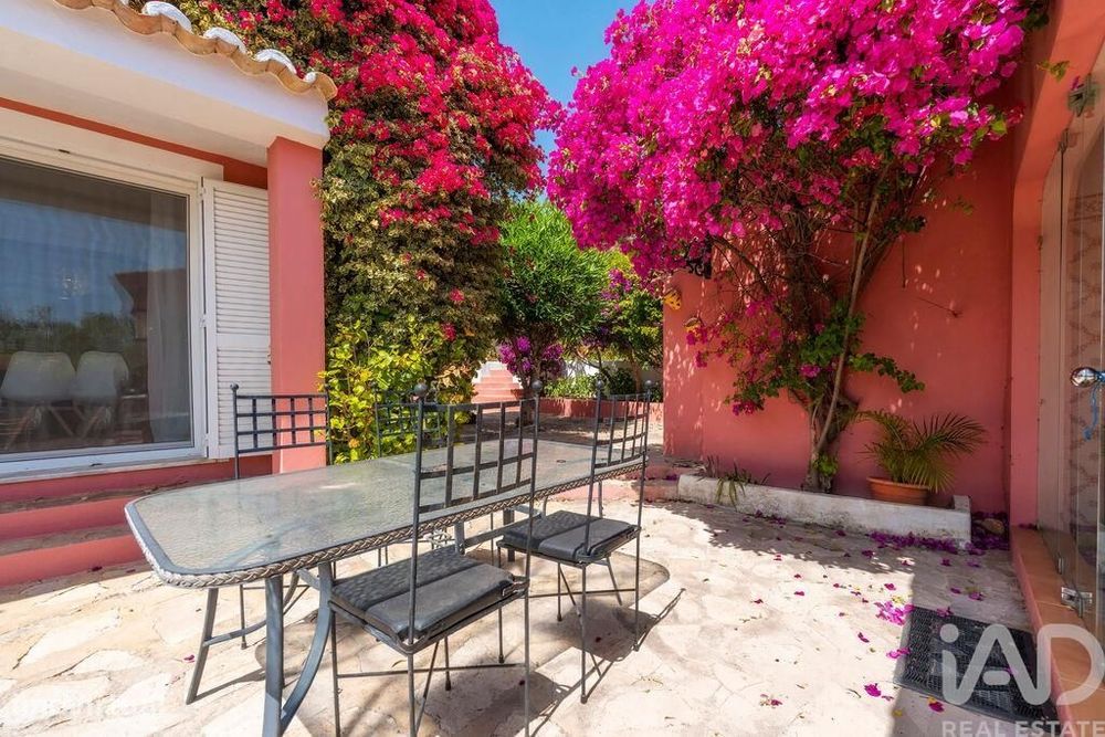 Casa / Villa T4 em Santa Bárbara de Nexe de 201,00 m2