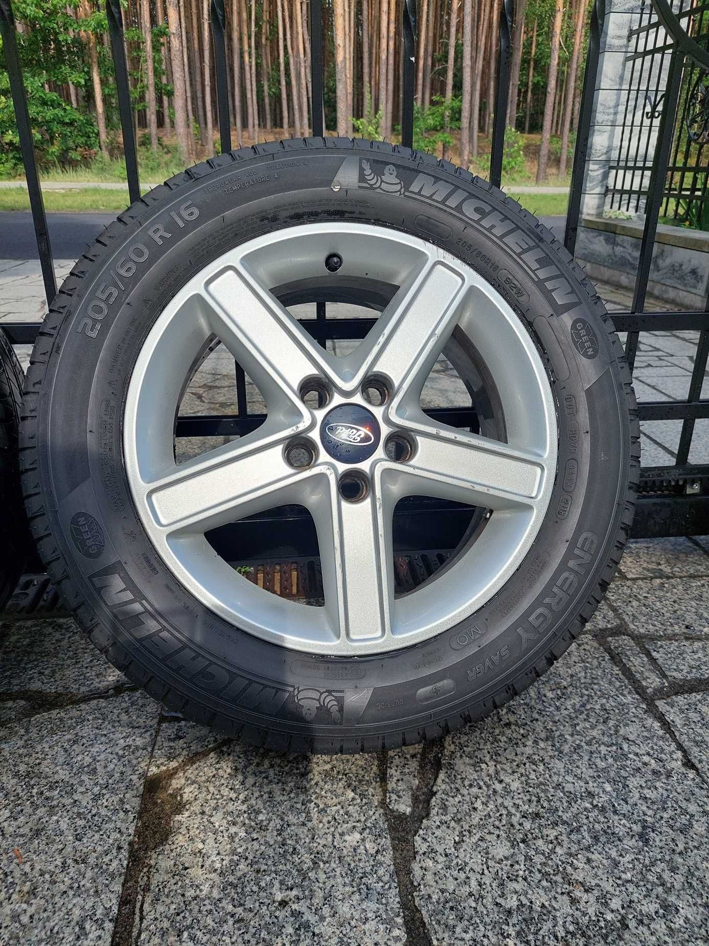 Felgi z oponami Ford 205/60/R16
