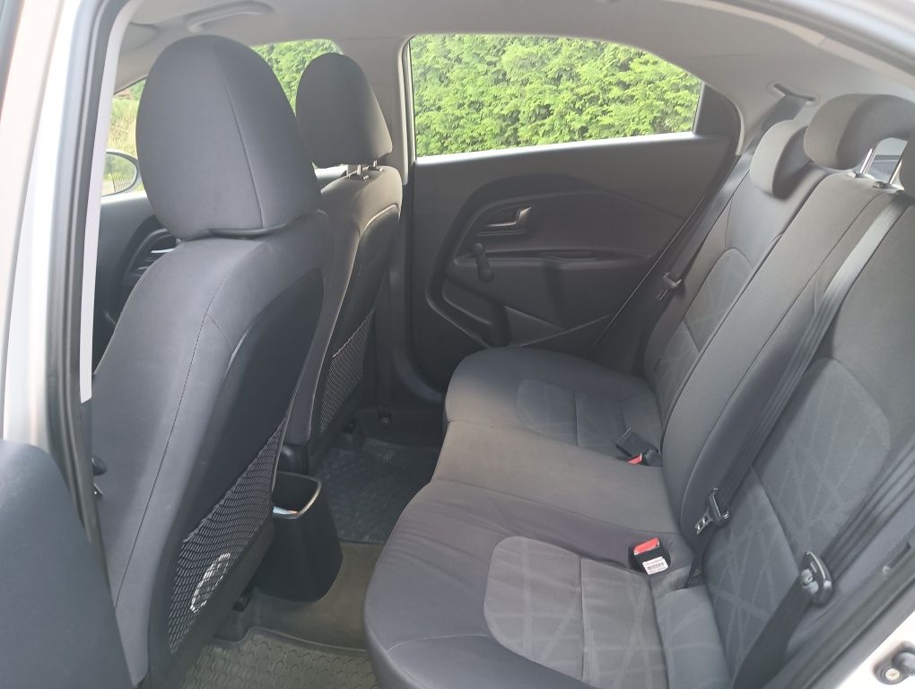 Sprzedam zadbaną Kia Rio 1.2  2012r