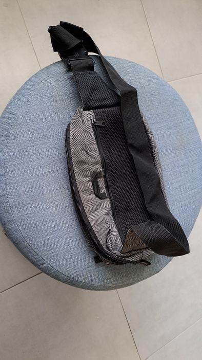 Bolsa cintura cinzenta