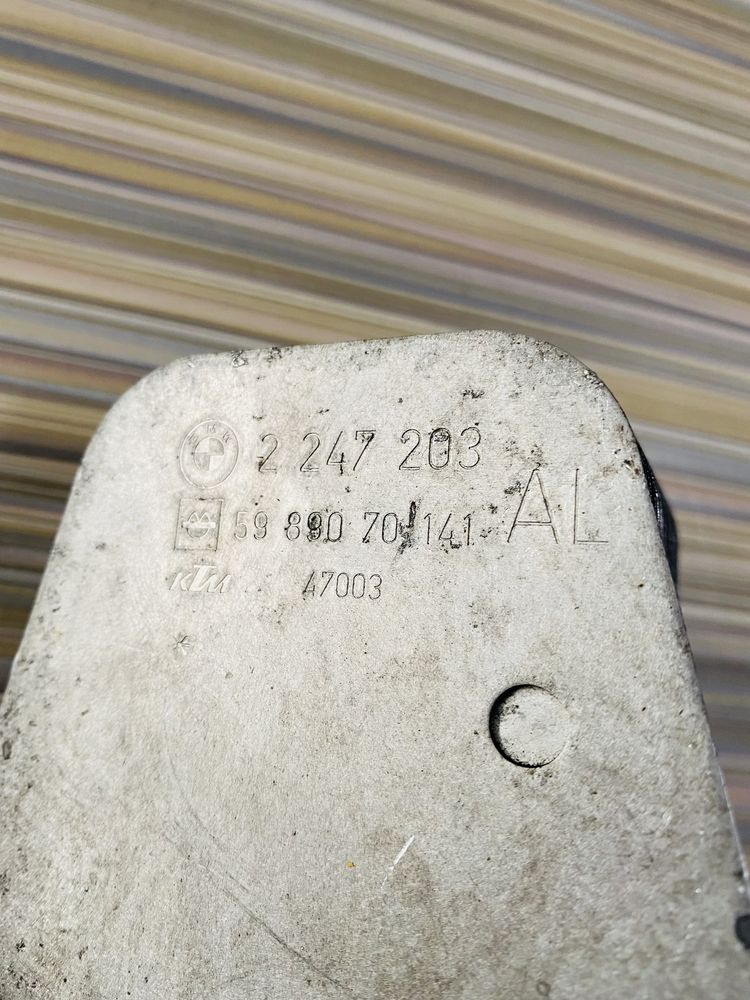 Теплообменник БМВ Е39 Е46 М47 320d Теплообмінник Масляний Радиатор