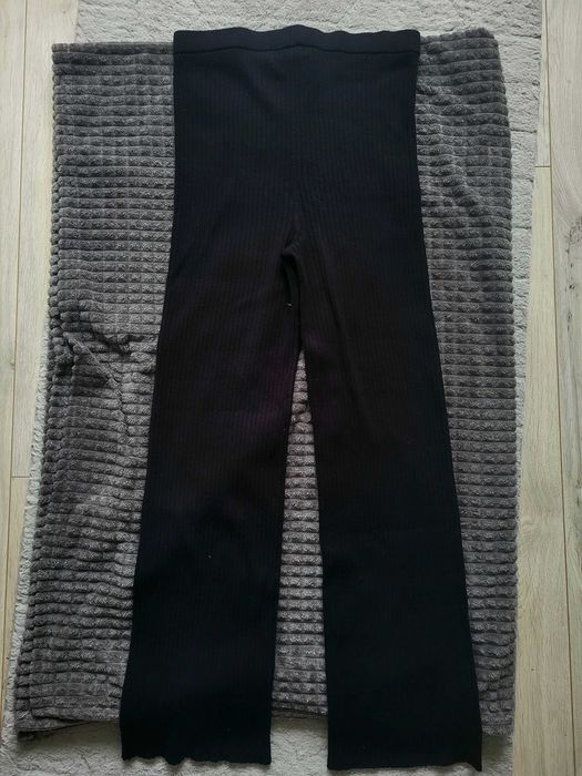 Prążkowane, czarne spodnie - H&M
