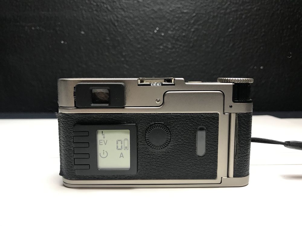 Leica CM 35mm Summarit 40mm f/2.4