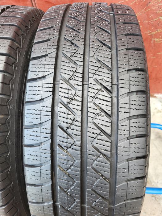 225/65/16C R16C GoodYear Vector4Seasons 4шт ціна за 1шт шини