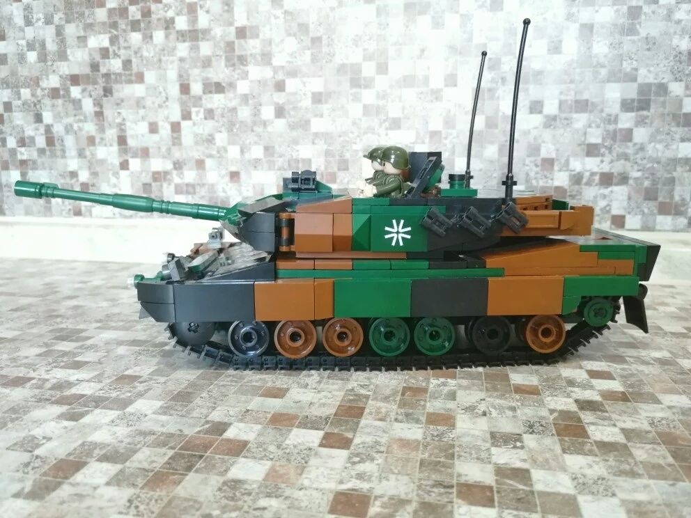 Конструктор Sluban M38-B0839 "Немецкий танк Леопард Leopard 2А5