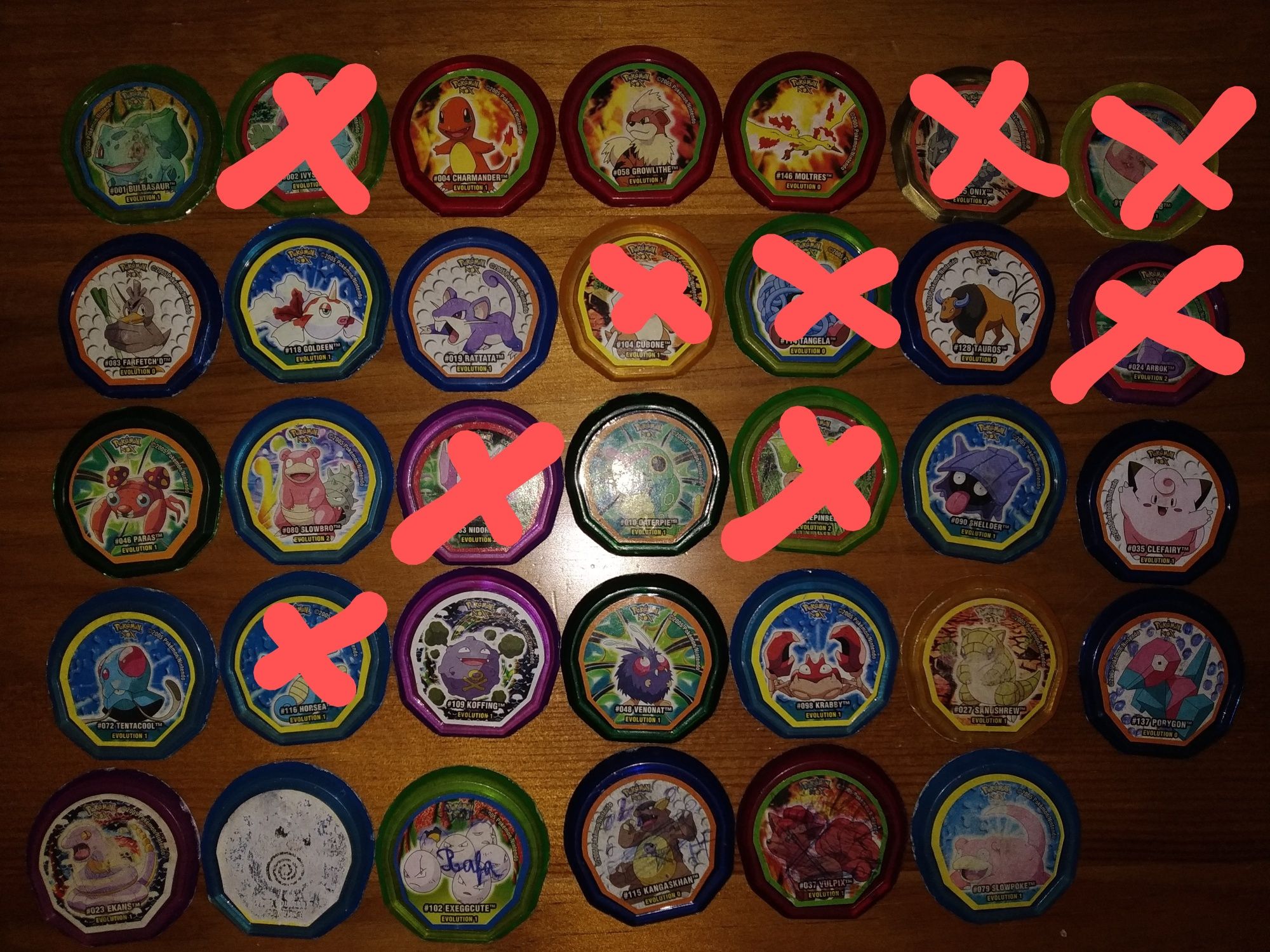 Tazos Pokémon de vários tipos