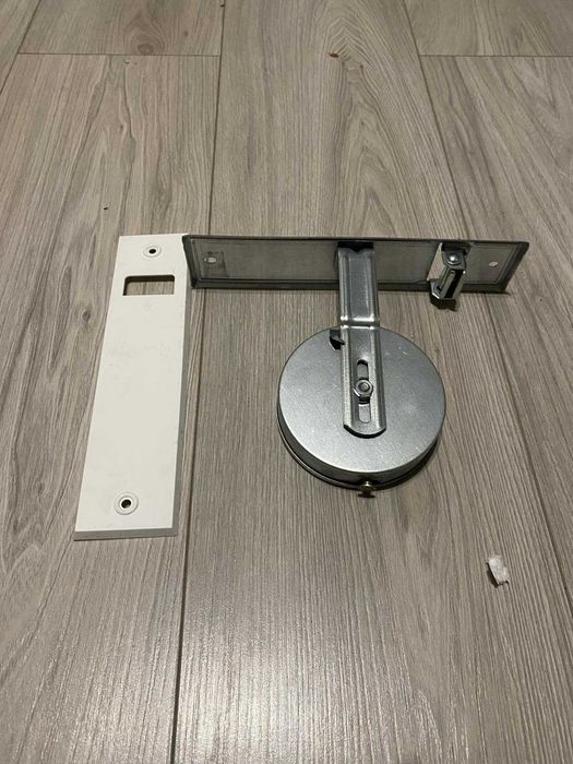 Podtynkowy zwijacz taśmy do rolet