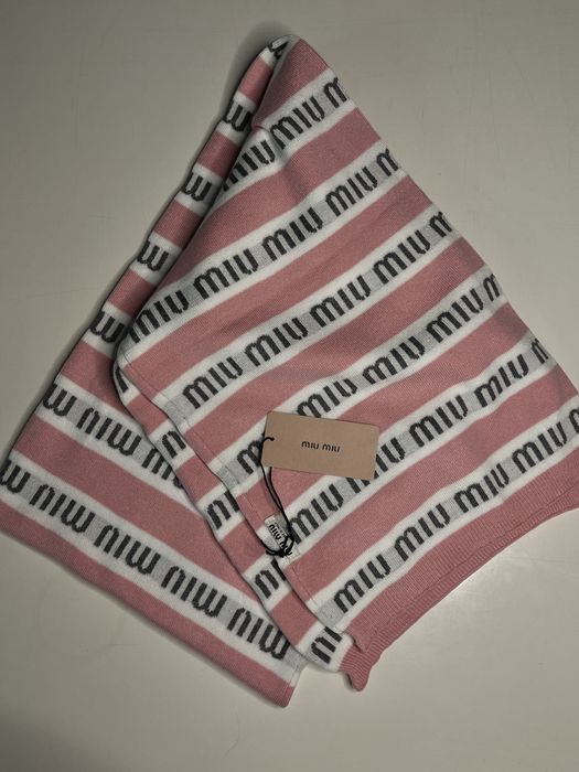 Ciepły szalik Miu Miu
