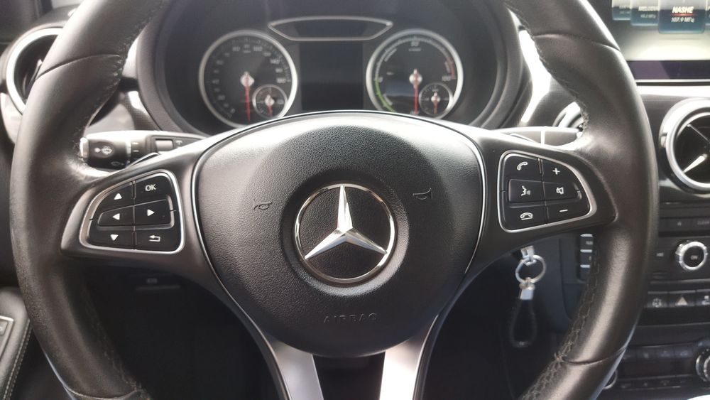 Mercedes Benz B 250E